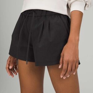 Lululemon Stroll At Sundown 3” *vent-light mesh